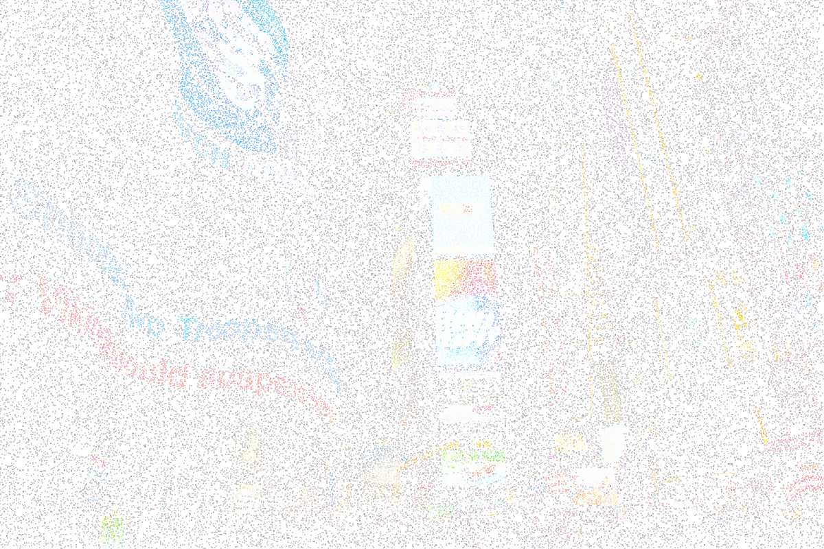 Times Square di notte, ricostruita come nuvola di punti: le insegne restano fitte e leggibili, mentre il cielo tra i grattacieli resta vuoto perché lì non c'è superficie da misurare.
